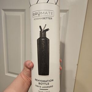 BrüMate Onyx Leopard Rehydration Bottle